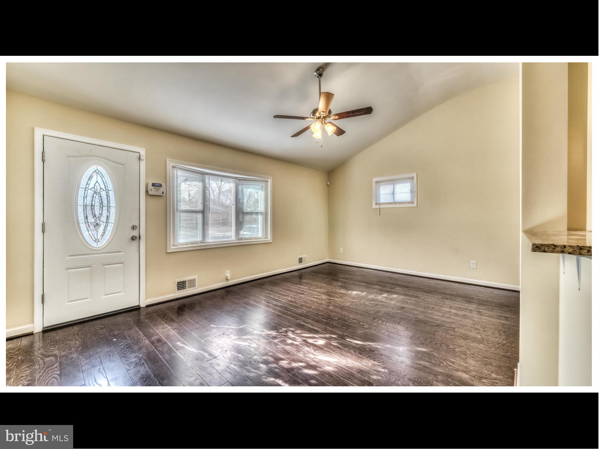 3305 Greenmead Road Baltimore, MD 21244 - Photo 4 of 29 Living Room