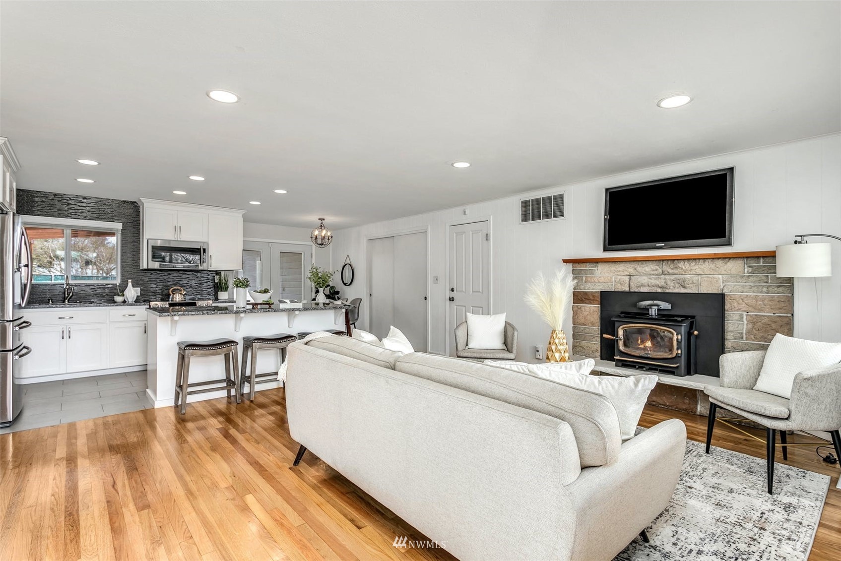 4100 Northeast 10th Street Renton, WA 98059 - Photo 4 of 29