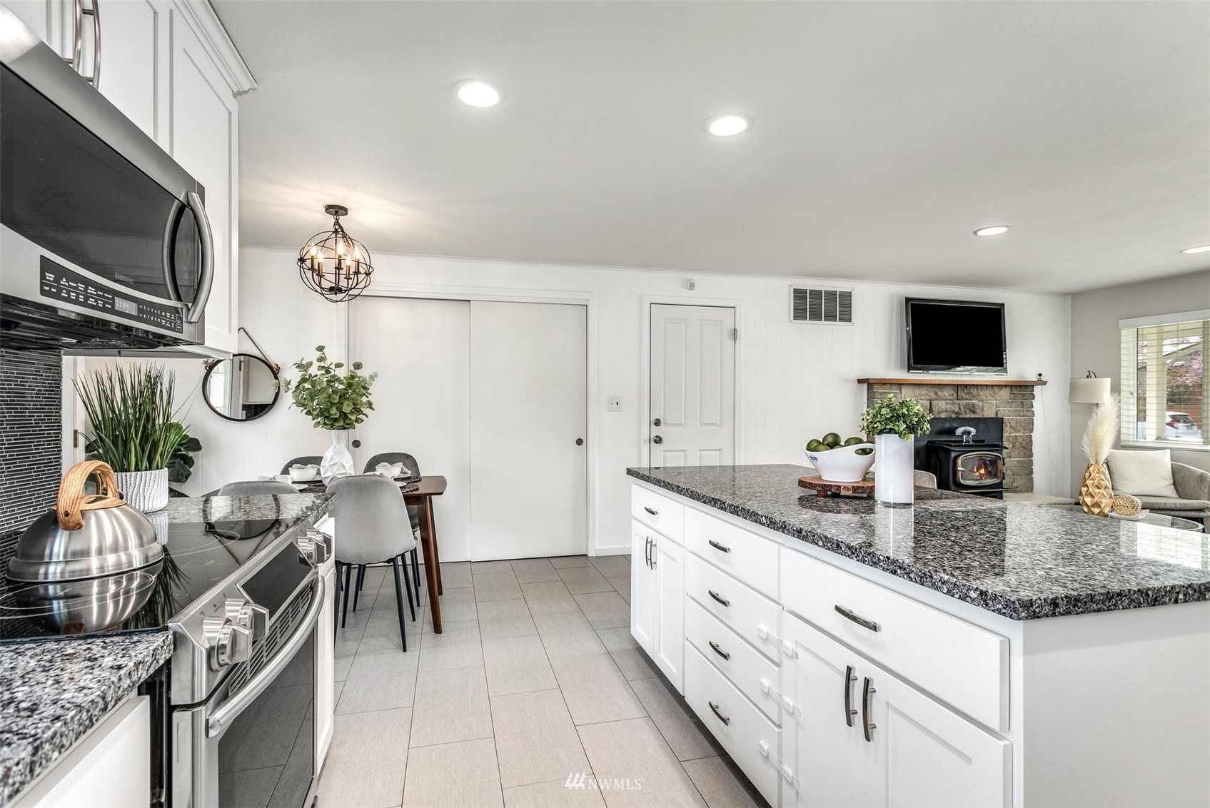 4100 Northeast 10th Street Renton, WA 98059 - Photo 10 of 29