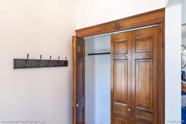 4446 Commonwealth Street Detroit, MI 48208 - Photo 5 of 28 View of closet