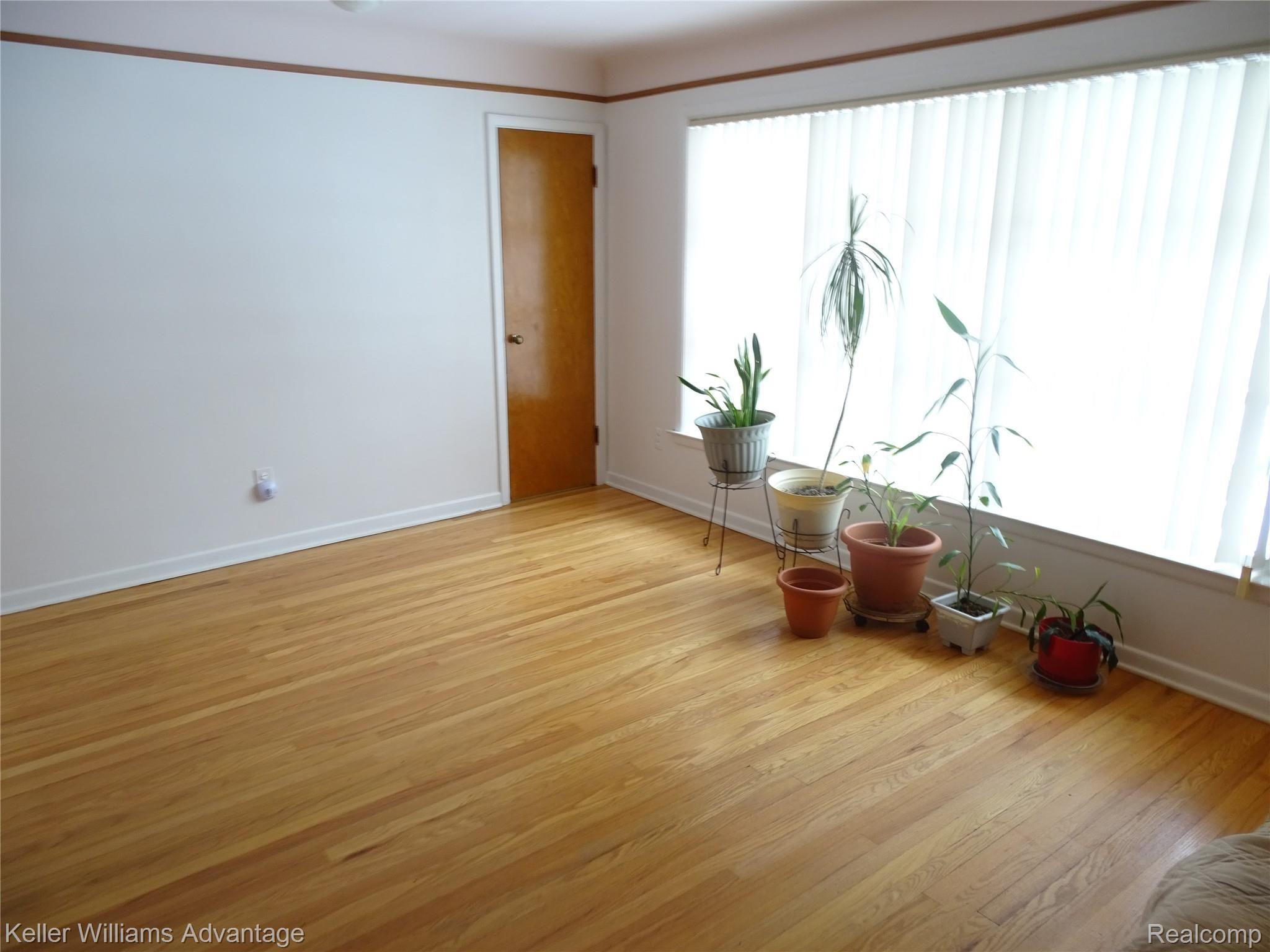 19745 Evergreen Road Detroit, MI 48219 - Photo 4 of 14 DSC01964.JPG