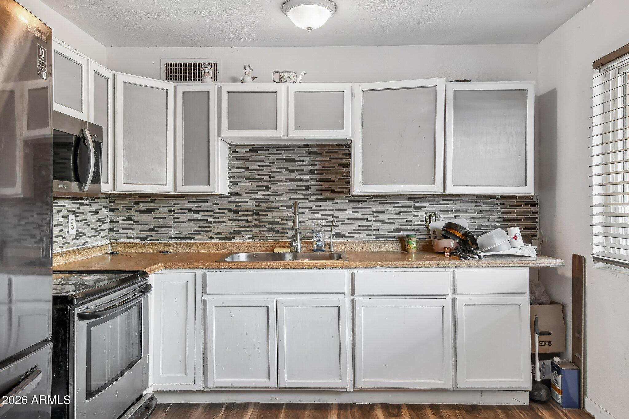 7607 West Osborn Road Phoenix, AZ 85033 - Photo 10 of 29 10-web-or-mls-W Osborn Rd-S1308-010