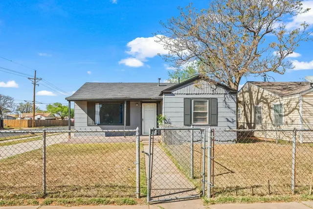 $895 | 2624 2nd Street | Arnett Benson
