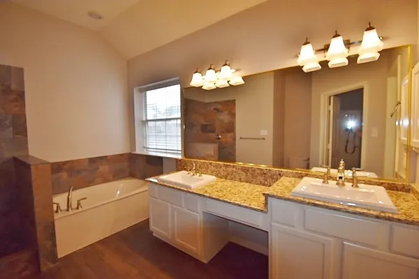 $2,195 | 1402 Lost Creek Drive, DeSoto, TX 75115