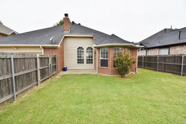 $2,195 | 1402 Lost Creek Drive, DeSoto, TX 75115