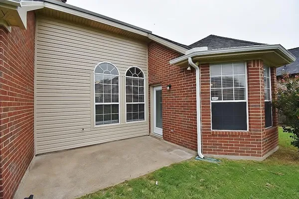 $2,195 | 1402 Lost Creek Drive, DeSoto, TX 75115