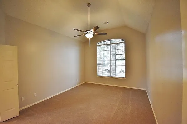 $2,195 | 1402 Lost Creek Drive, DeSoto, TX 75115