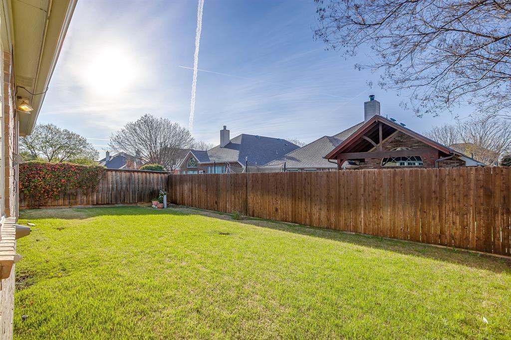 8105 Hosta Way Fort Worth, TX 76123 - Photo 33 of 33 a view of a backyard