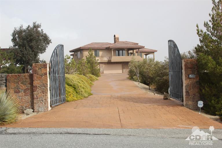 53966 Ridge Road Yucca Valley, CA 92284 - Photo 2 of 20 a front view of a house with a yard
