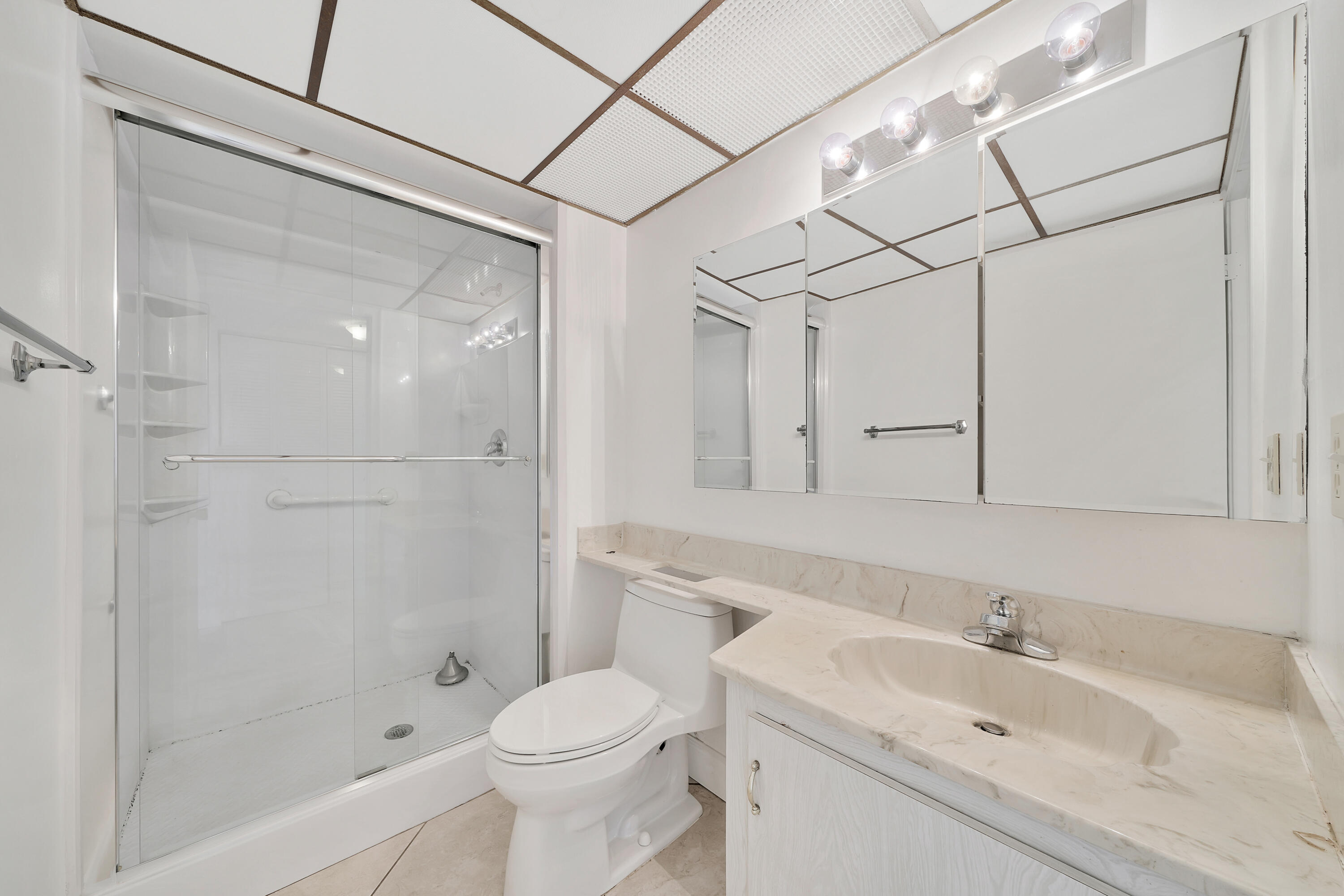 829 Camino Road, Unit 107 Delray Beach, FL 33445 - Photo 12 of 47 Guest Bathroom (1)