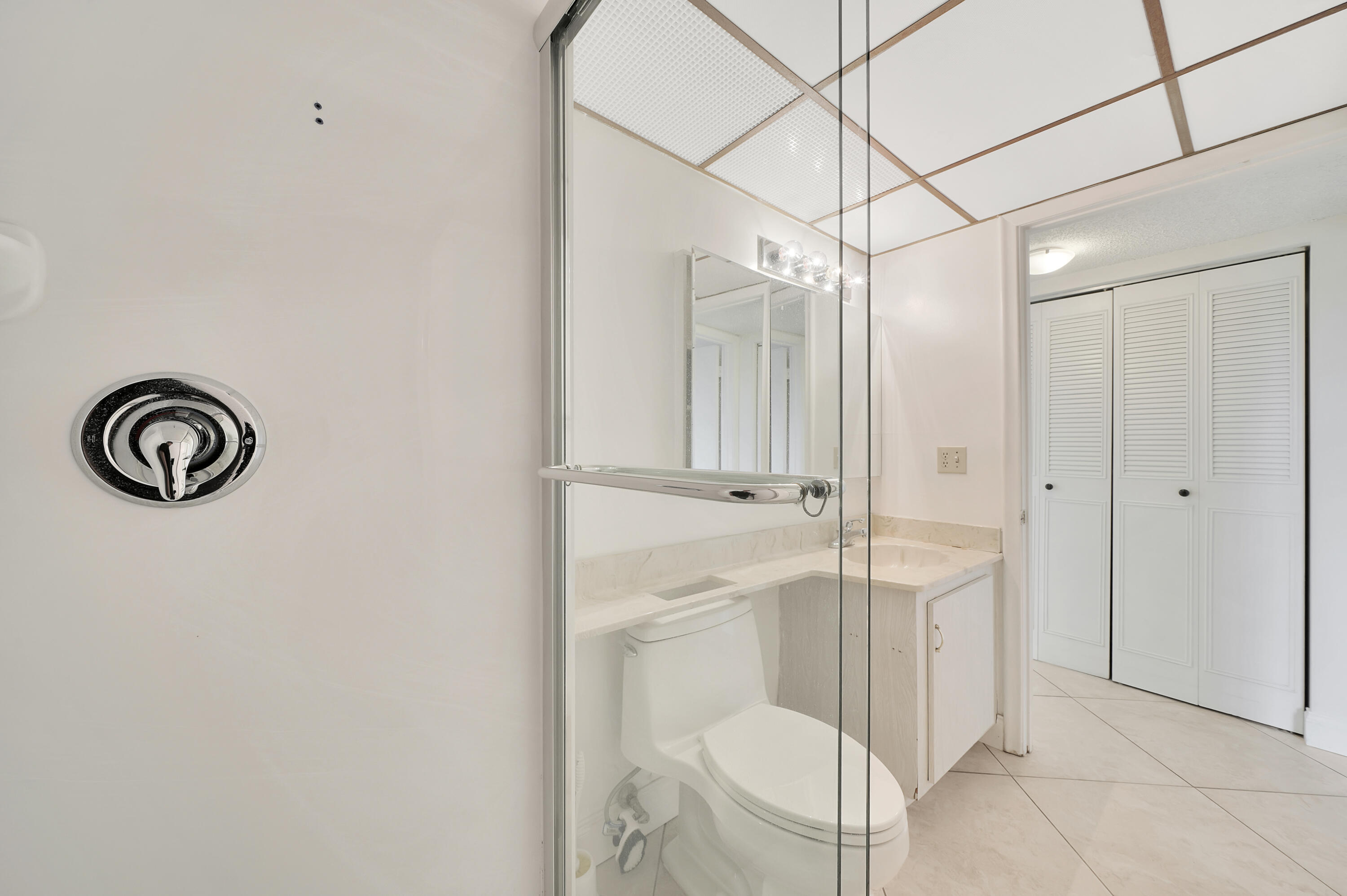 829 Camino Road, Unit 107 Delray Beach, FL 33445 - Photo 13 of 47 Guest Bathroom (3)