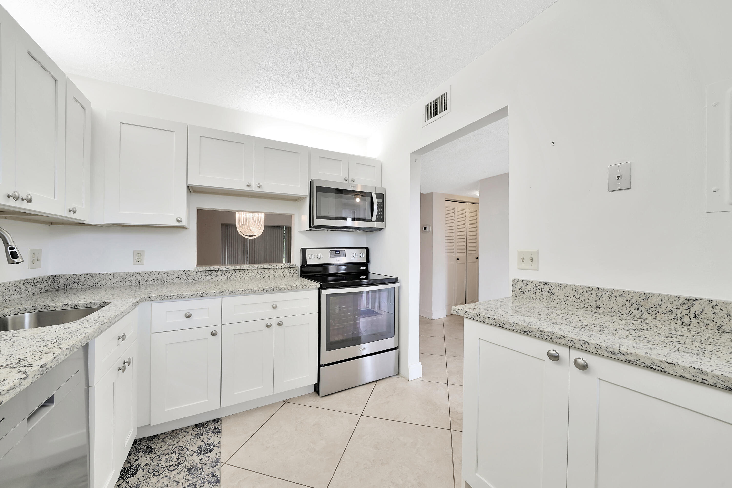 829 Camino Road, Unit 107 Delray Beach, FL 33445 - Photo 17 of 47 Kitchen (5)
