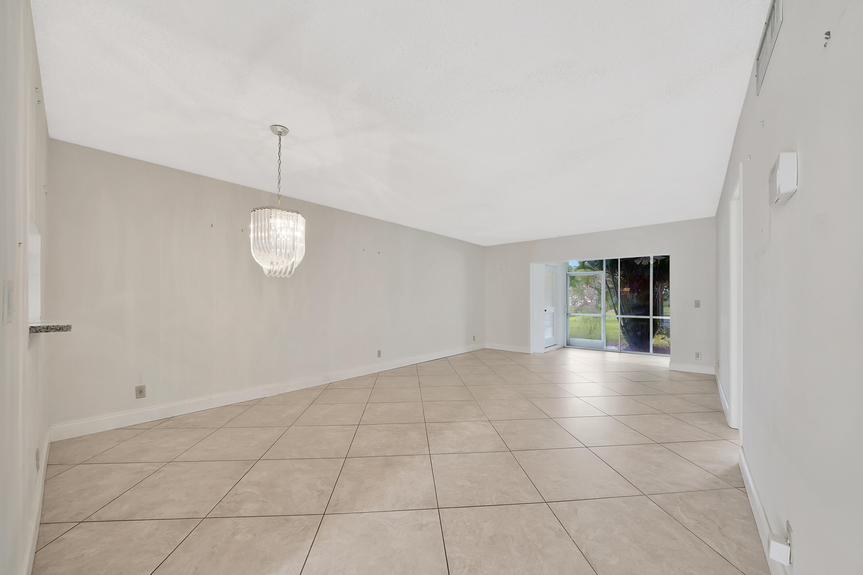 829 Camino Road, Unit 107 Delray Beach, FL 33445 - Photo 18 of 47 Living Room (1)