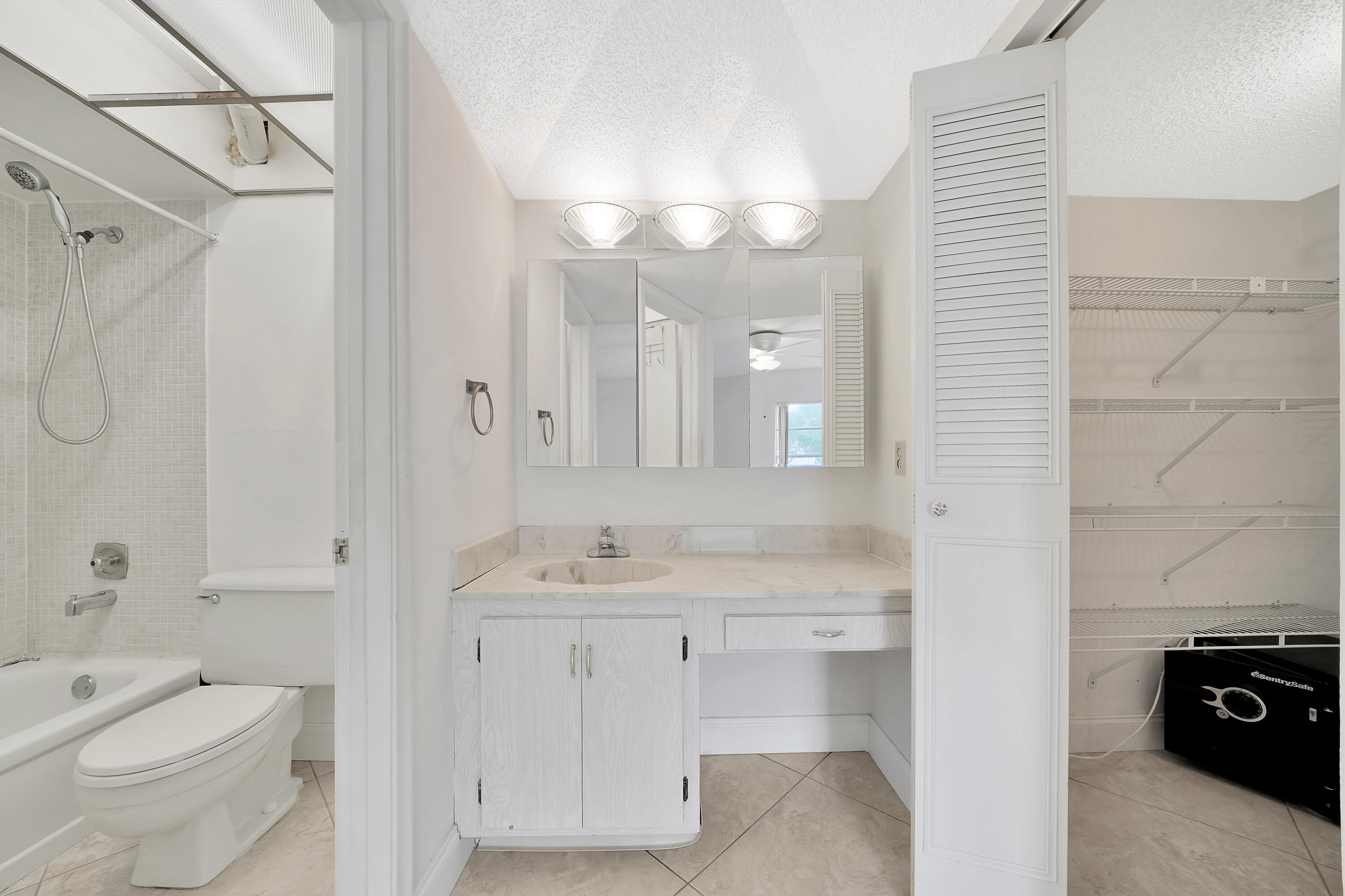 829 Camino Road, Unit 107 Delray Beach, FL 33445 - Photo 32 of 47 Master Bathroom (1)