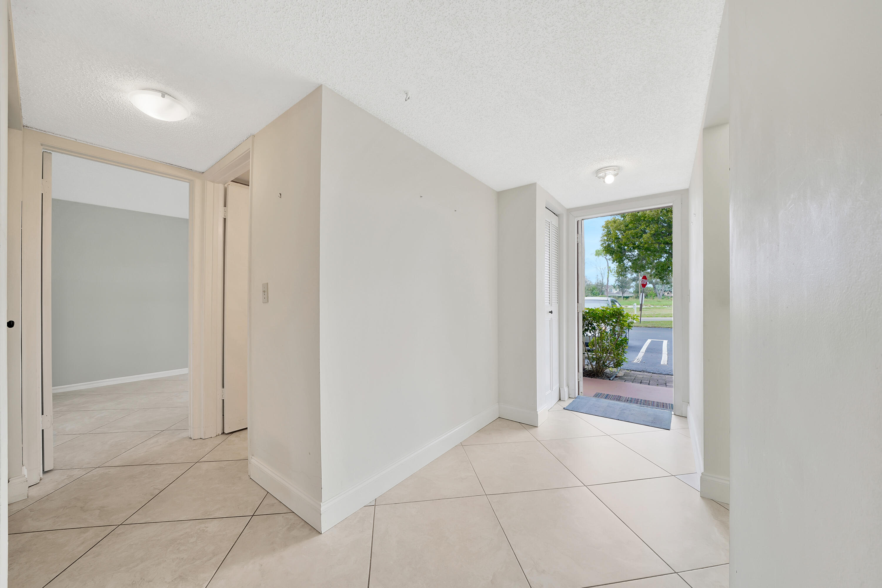 829 Camino Road, Unit 107 Delray Beach, FL 33445 - Photo 5 of 47 Entrance views (2)