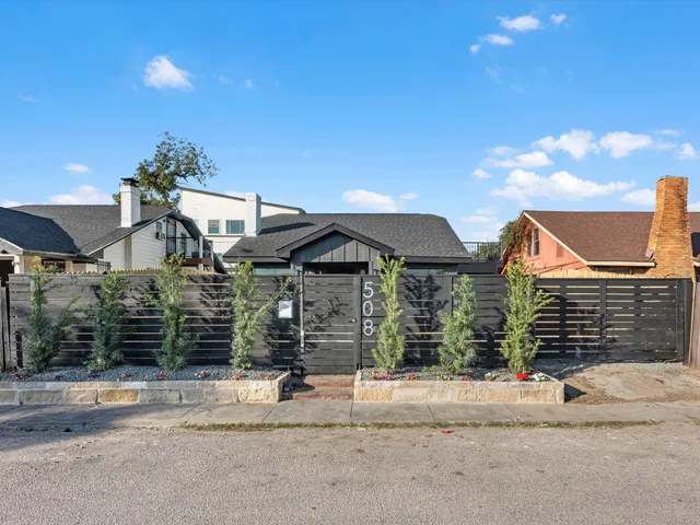 $599,000 | 508 Dell Court, Houston, TX 77009