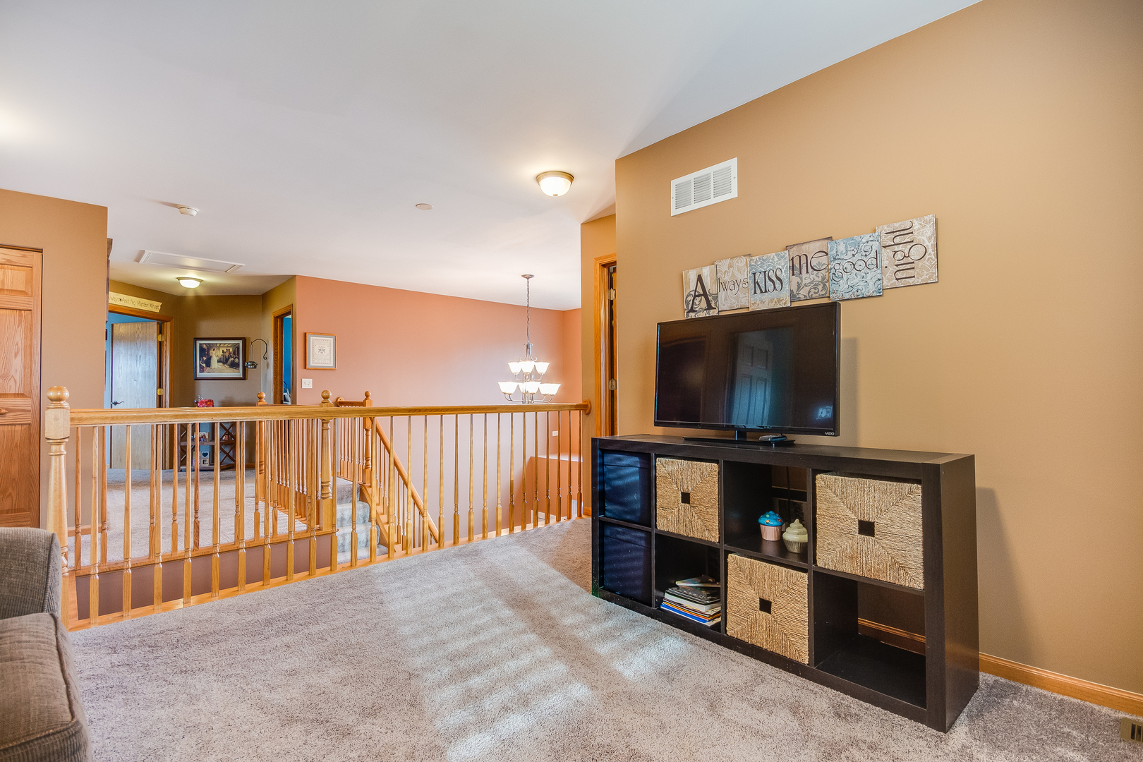 7654 Pin Oak Court Plainfield, IL 60586 - Photo 16 of 41 a view of a livingroom with furniture