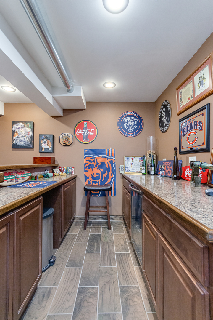 7654 Pin Oak Court Plainfield, IL 60586 - Photo 31 of 41 a kitchen with lots of counter top space