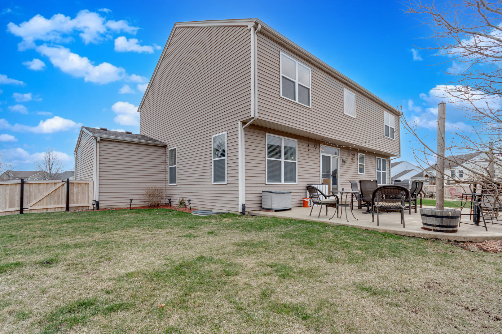 7654 Pin Oak Court Plainfield, IL 60586 - Photo 32 of 41 a backyard of a house with table and chairs