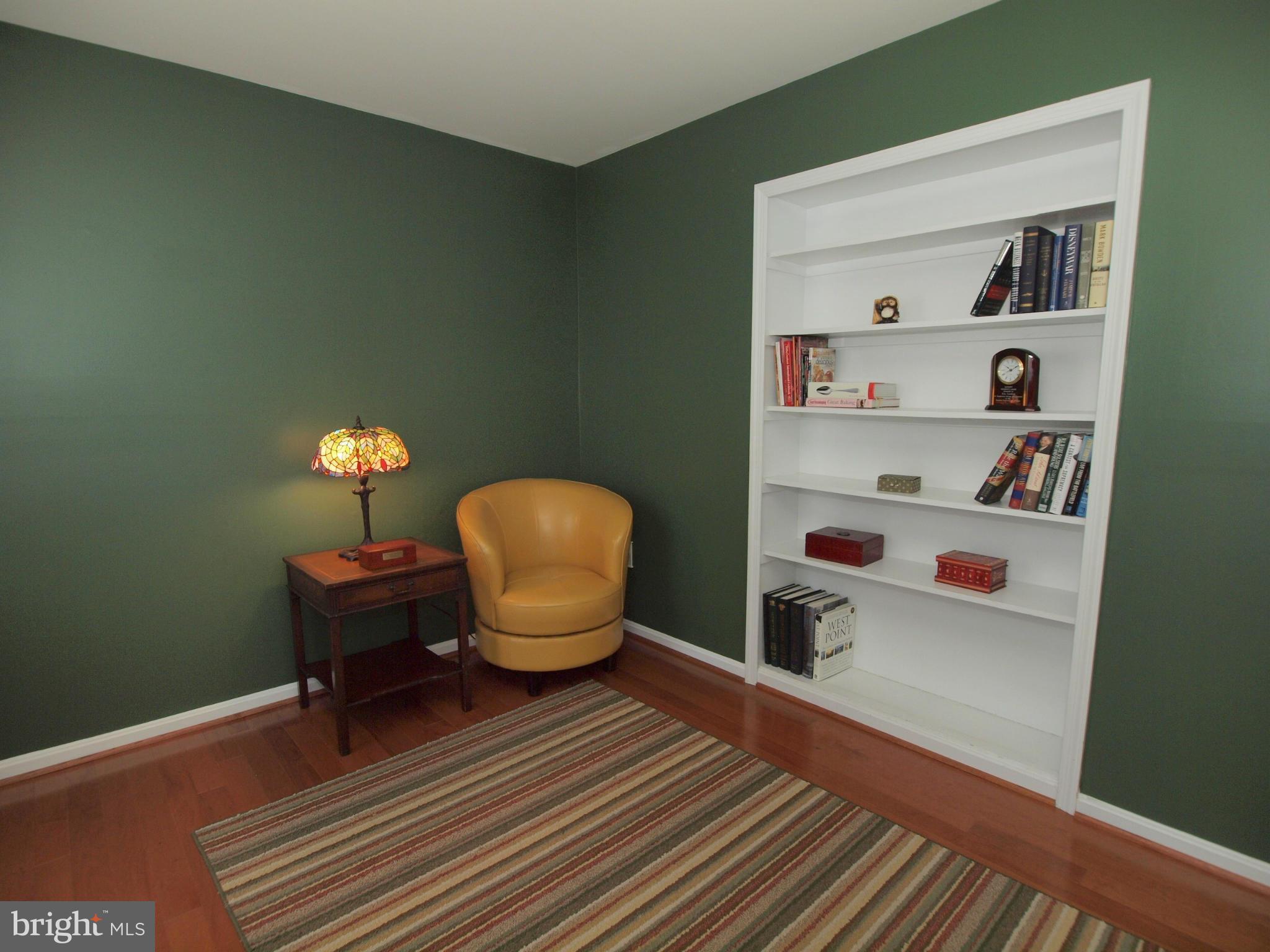 6823 Spring Beauty Court Springfield, VA 22152 - Photo 2 of 29 a living room with furniture