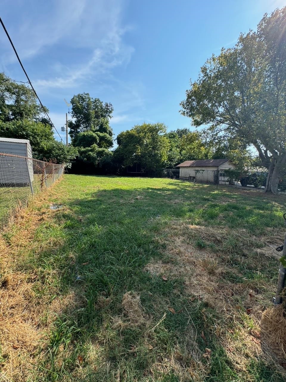 243 West Brooks Road Memphis, TN 38109 - Photo 4 of 19 a view of a yard with a house