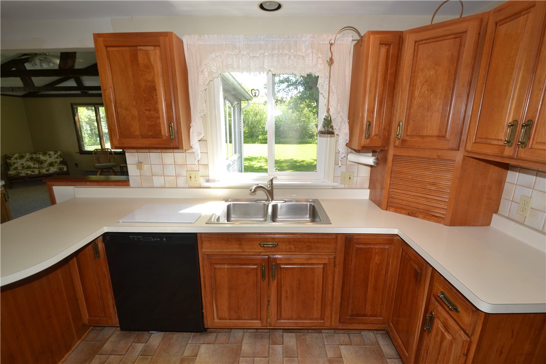 118 Nettlecreek Road Perinton, NY 14450 - Photo 12 of 41 Cherry Kitchen