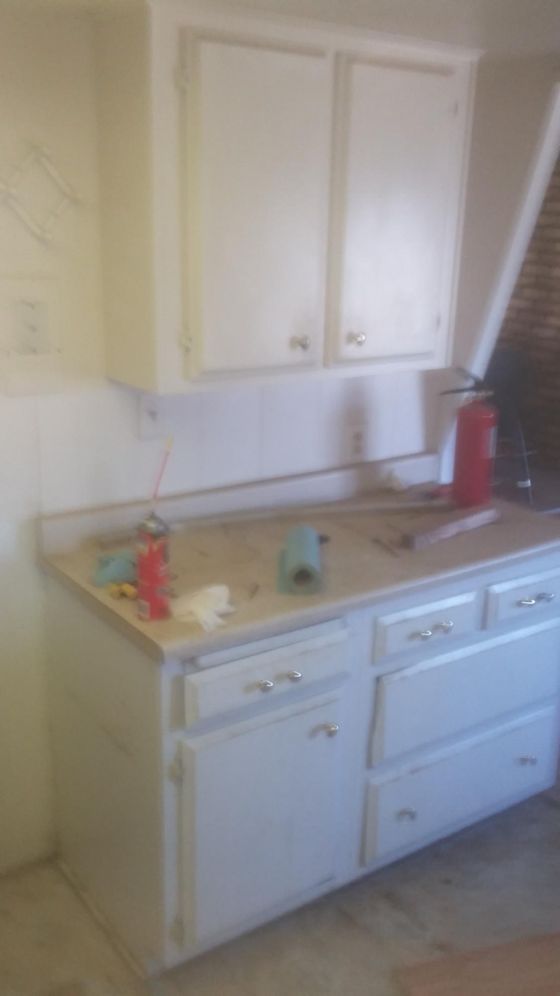 20825 Highline Road Tehachapi, CA 93561 - Photo 13 of 19 a room with cabinets