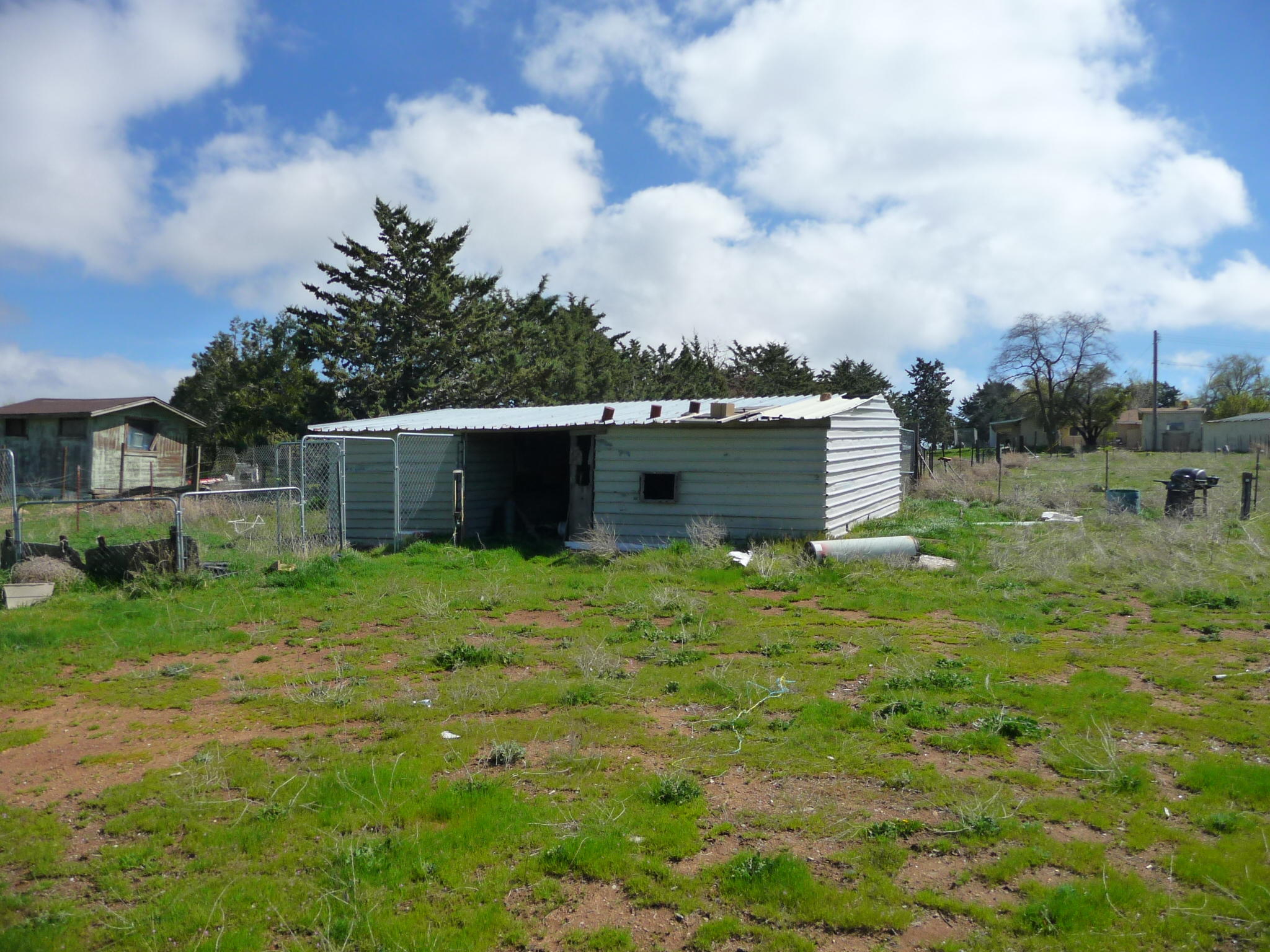 20825 Highline Road Tehachapi, CA 93561 - Photo 9 of 19 a backyard of a house with lots of green space