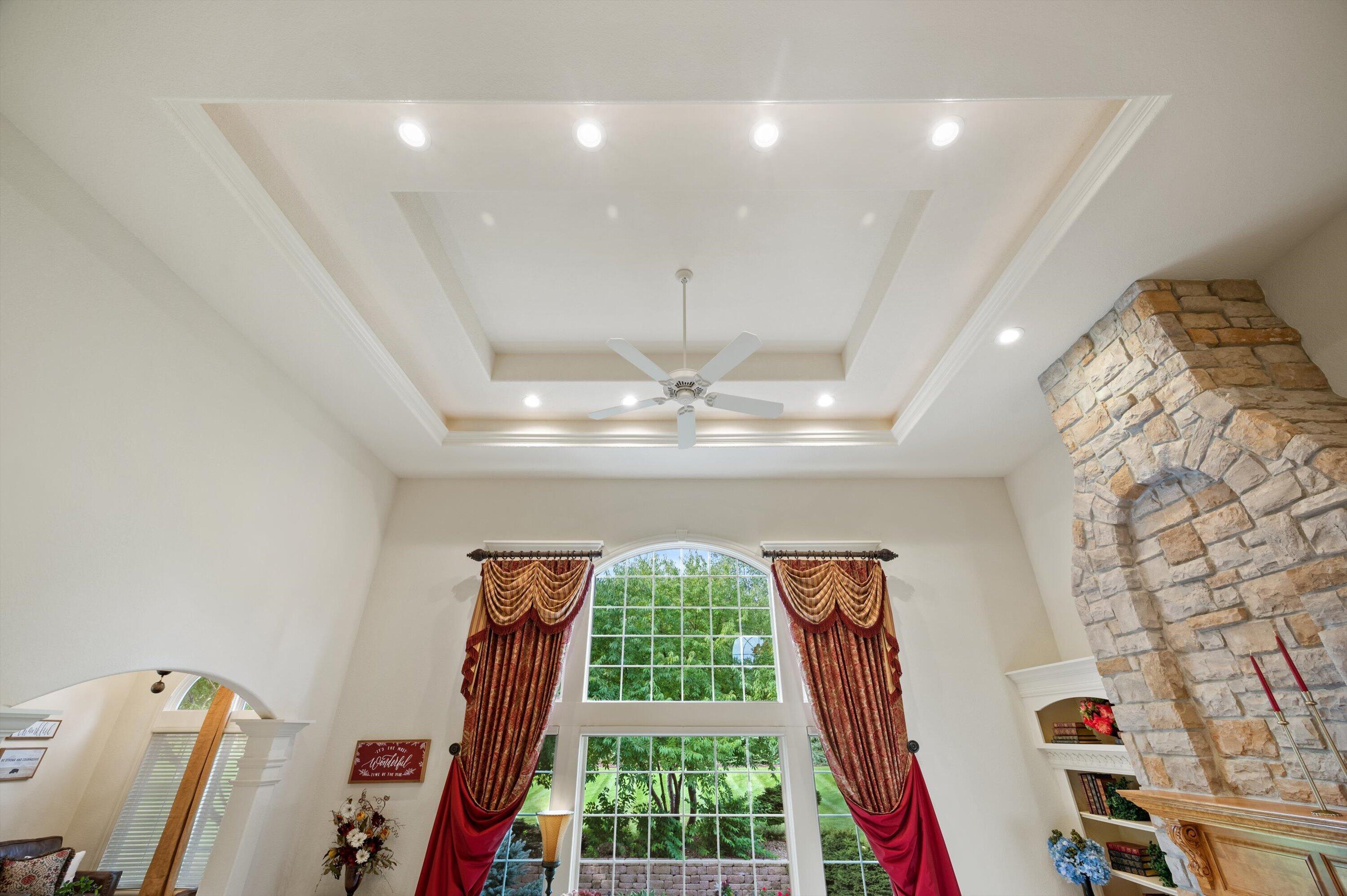 A view of this amazing ceiling.