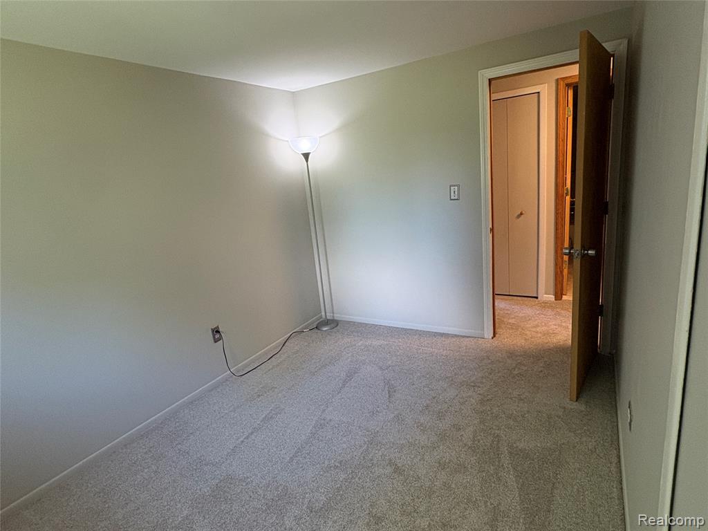 152 Ladd Road, Unit 1 Walled Lake, MI 48390 - Photo 18 of 28