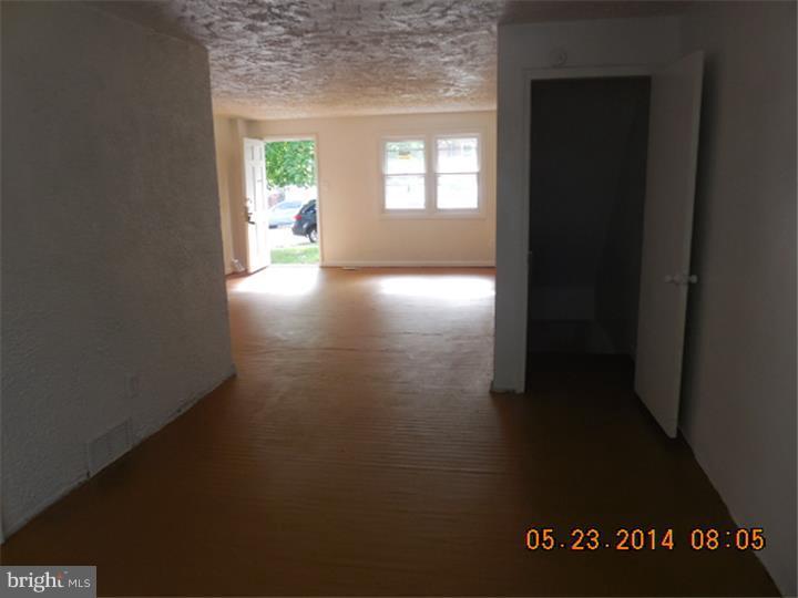 1244 Harshaw Road Brookhaven, PA 19015 - Photo 5 of 15 Living Room