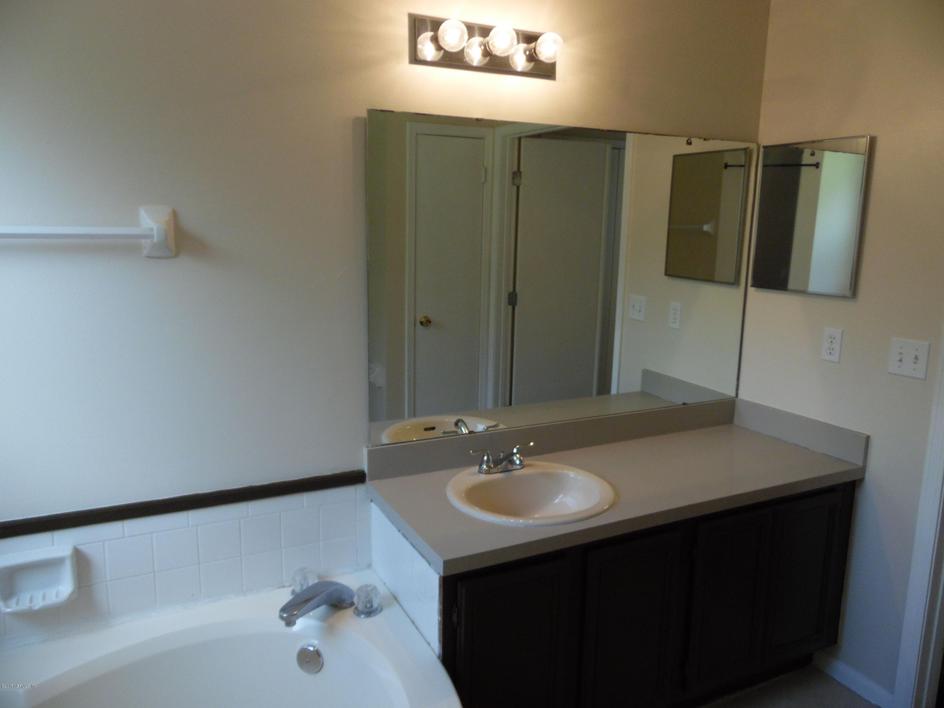 2879 Eagle Point Road Middleburg, FL 32068 - Photo 10 of 21 Owners Bath