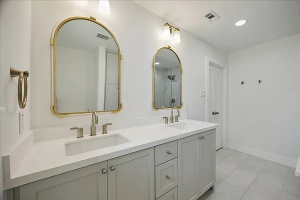 $899,000 | 1006 Cheshire Lane, Houston, TX 77018