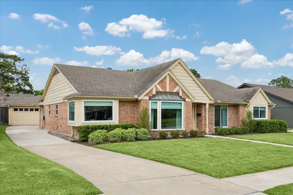 $899,000 | 1006 Cheshire Lane, Houston, TX 77018