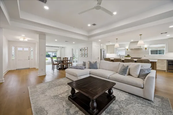 $899,000 | 1006 Cheshire Lane, Houston, TX 77018