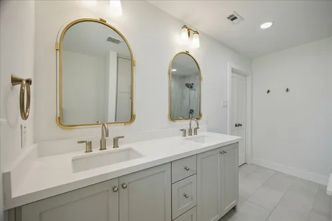 $899,000 | 1006 Cheshire Lane, Houston, TX 77018