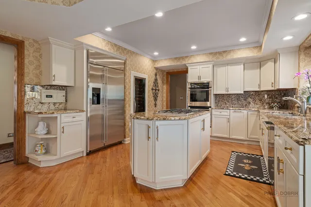 $1,895,000 | 1330 Kurtis Lane, Lake Forest, IL 60045