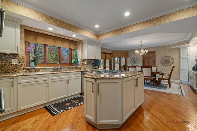 $1,895,000 | 1330 Kurtis Lane, Lake Forest, IL 60045