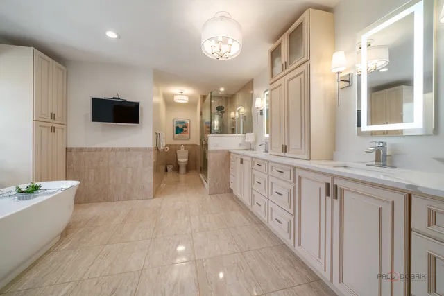 $1,895,000 | 1330 Kurtis Lane, Lake Forest, IL 60045