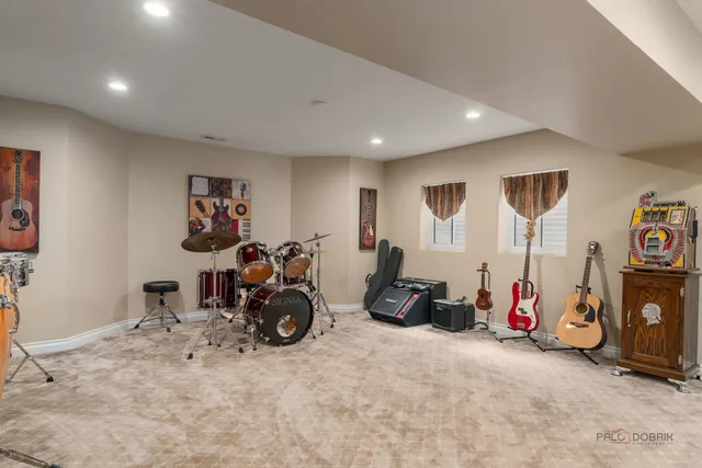 $1,895,000 | 1330 Kurtis Lane, Lake Forest, IL 60045