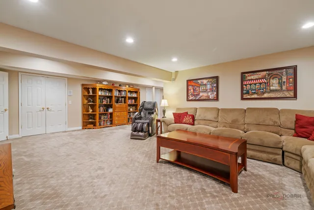 $1,895,000 | 1330 Kurtis Lane, Lake Forest, IL 60045