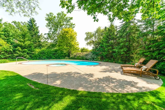 $1,895,000 | 1330 Kurtis Lane, Lake Forest, IL 60045