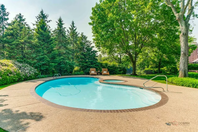 $1,895,000 | 1330 Kurtis Lane, Lake Forest, IL 60045