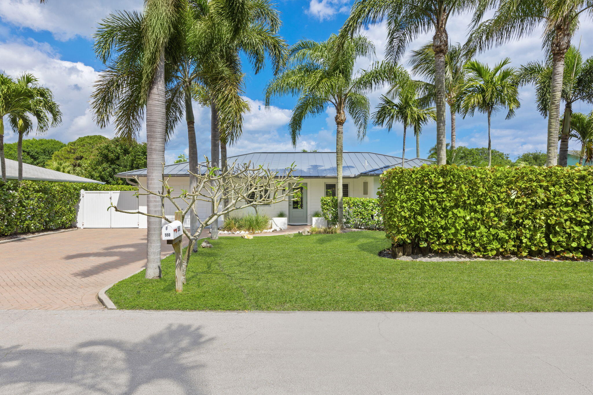 550 Dover Road Tequesta, FL 33469 - Photo 2 of 63 1-web-or-mls-ET6A4025