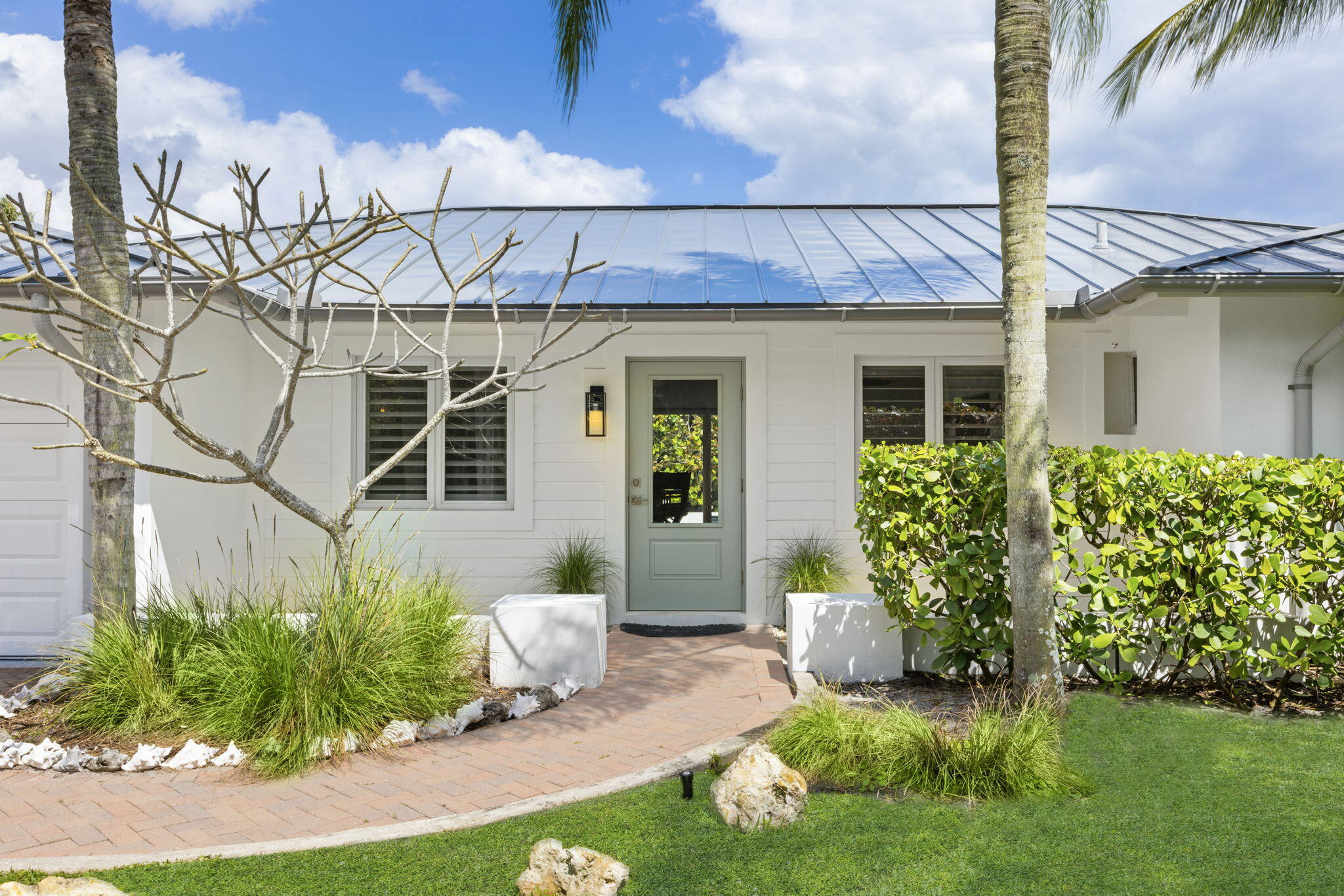 550 Dover Road Tequesta, FL 33469 - Photo 4 of 63 4-web-or-mls-ET6A4016