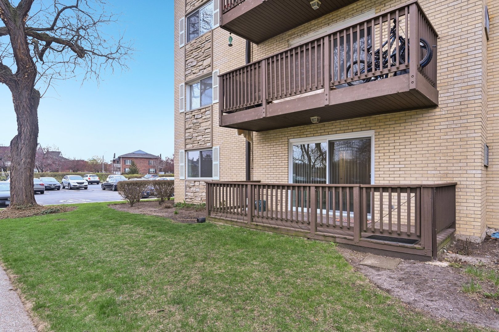 2226 South Goebbert Road, Unit 172 Arlington Heights, IL 60005 - Photo 21 of 22 a view of a house with a yard and deck