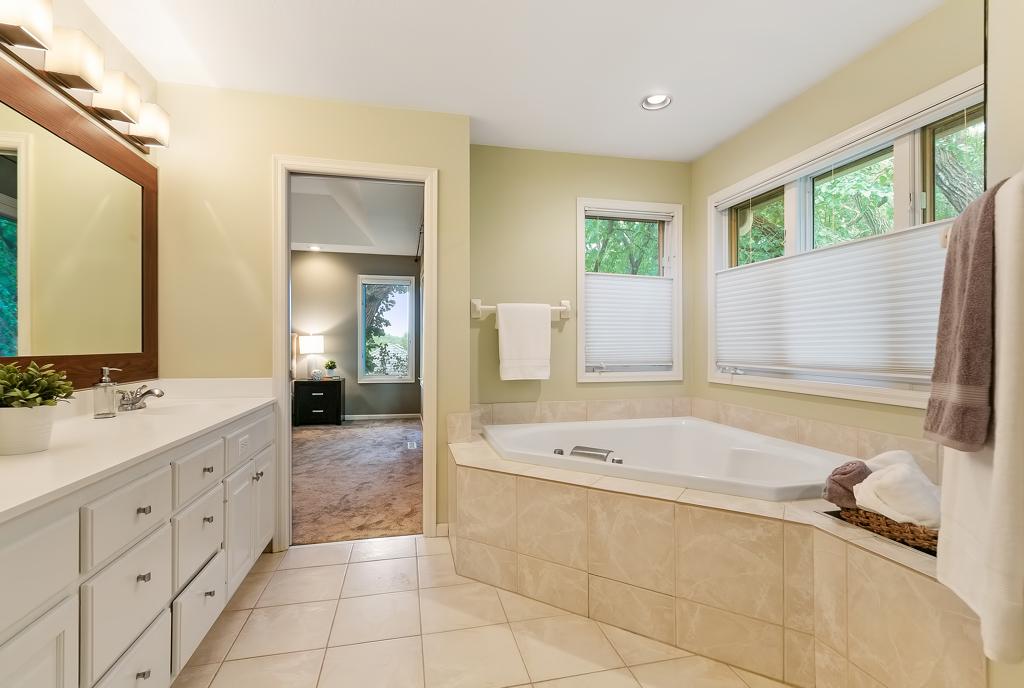 11651 Landing Road Eden Prairie, MN 55347 - Photo 22 of 40