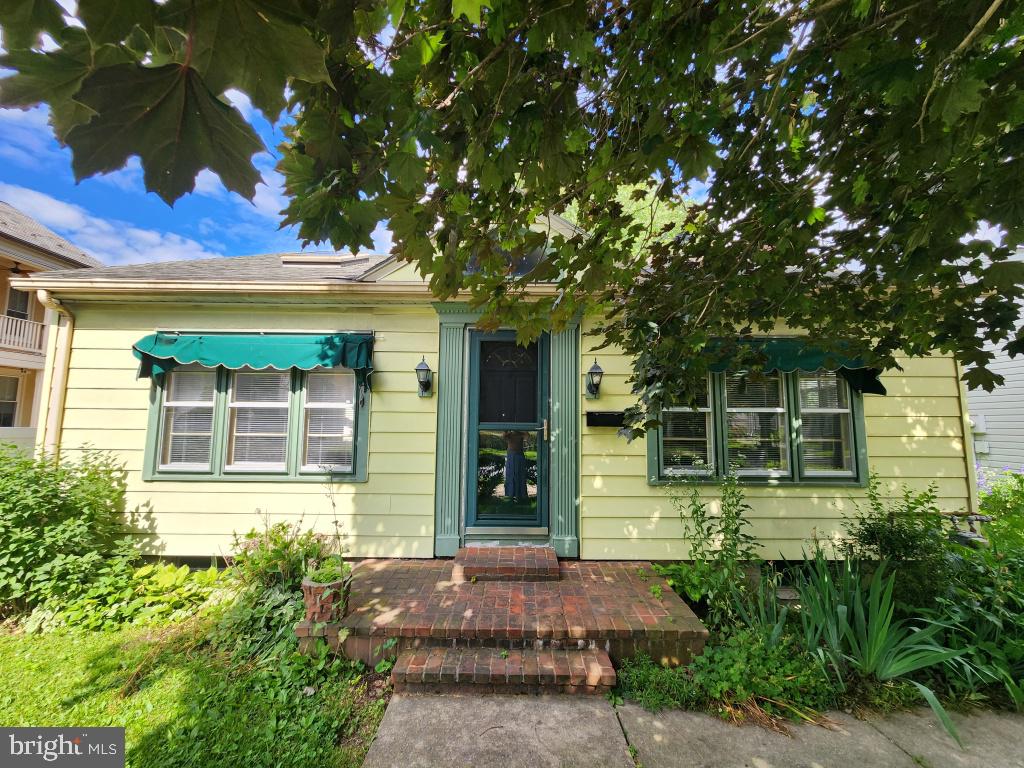 341 North Broad Street Lititz, PA 17543 - Photo 1 of 25