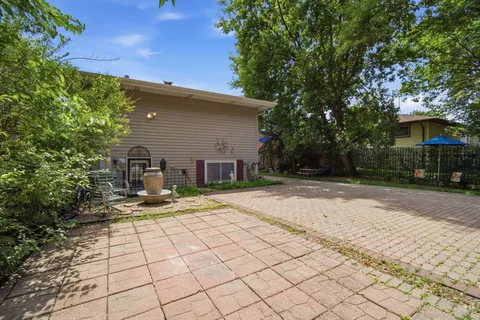 $450,000 | 2176 North Westmoreland Drive, Palatine, IL 60074