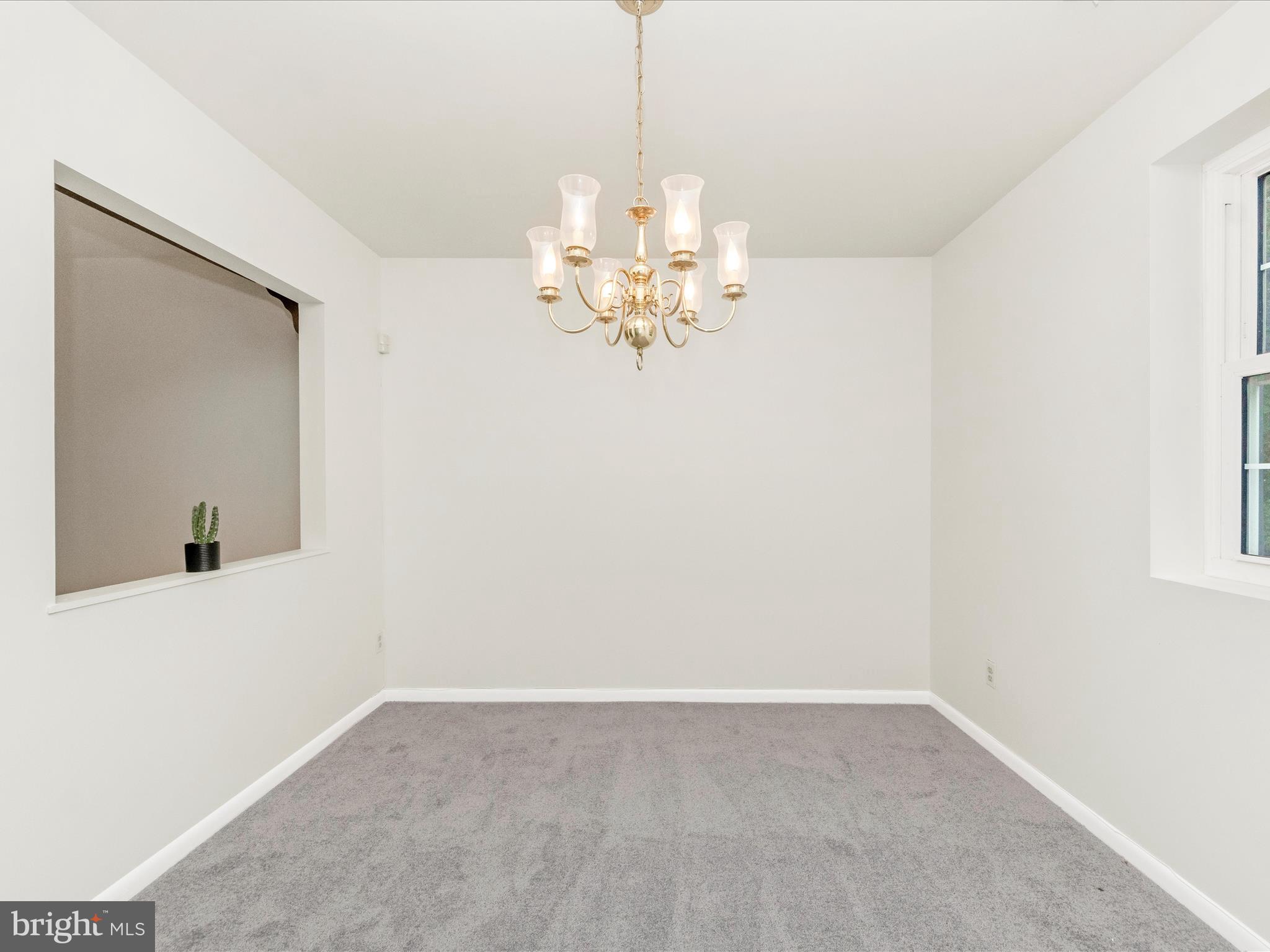 102 Castletown Road, Unit 202 Lutherville-Timonium, MD 21093 - Photo 19 of 48 Dining Room